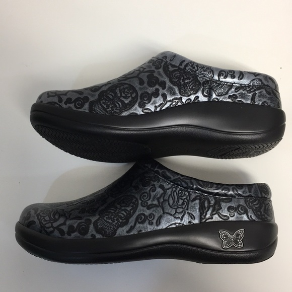 Alegria Pewter Skulls Clogs Size 6 - Picture 4 of 7